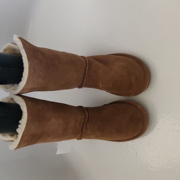 New! BearPaw 2250Y Tan, Lori, girls Suede side 2 button/loop closure sz 3 Boot - Picture 3 of 11